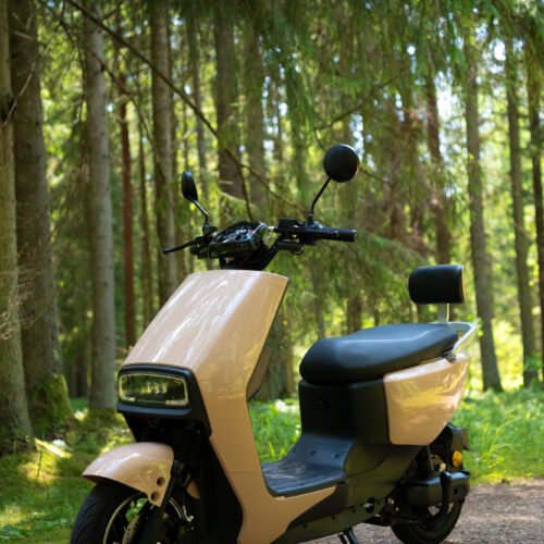 Elektrinis motoroleris EC02